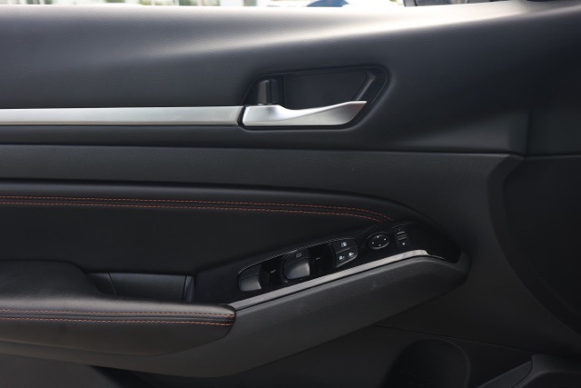 2023 Nissan Altima 2.5 SR photo 21