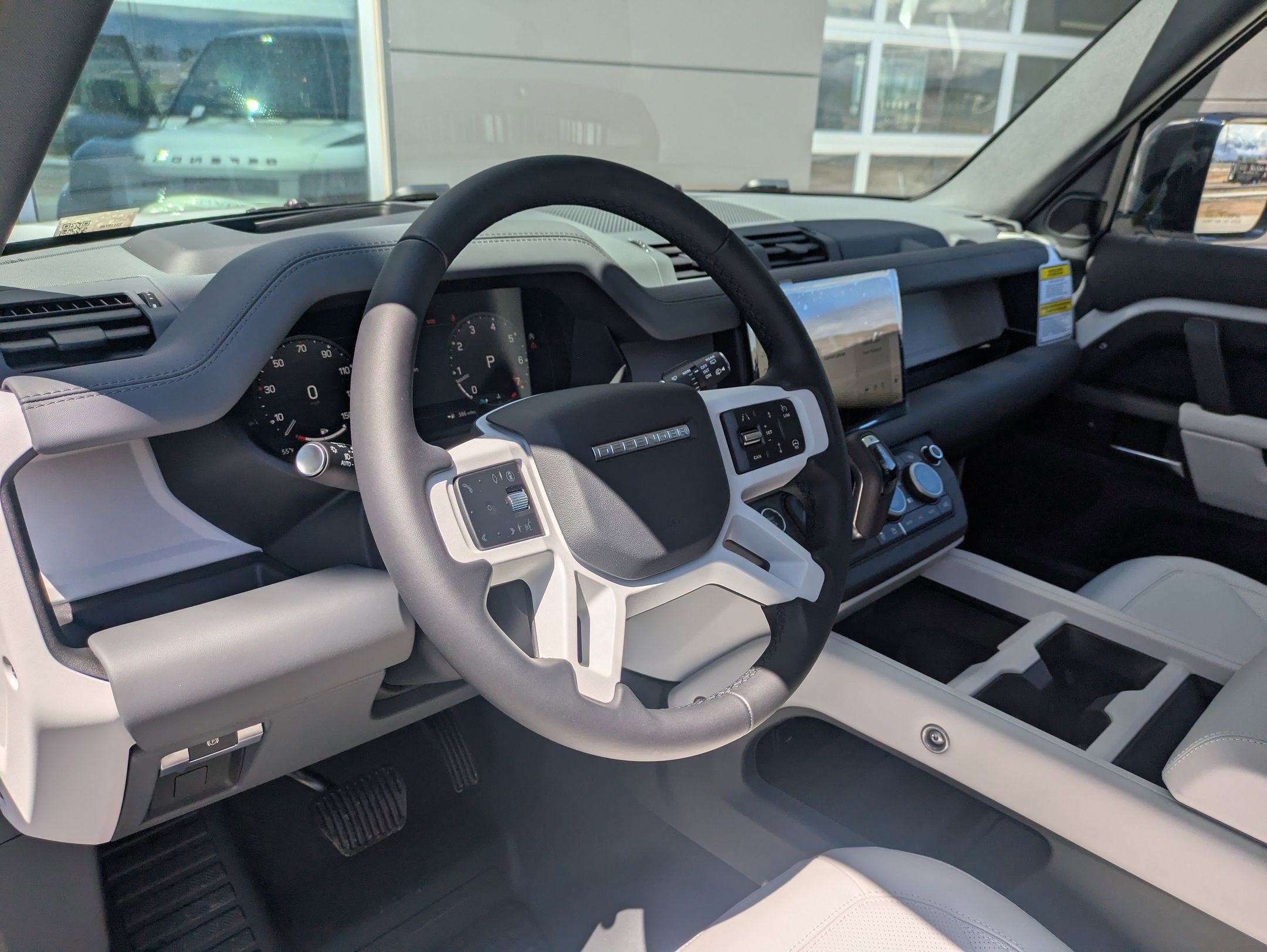 2025 Land Rover Defender 110 S photo 10