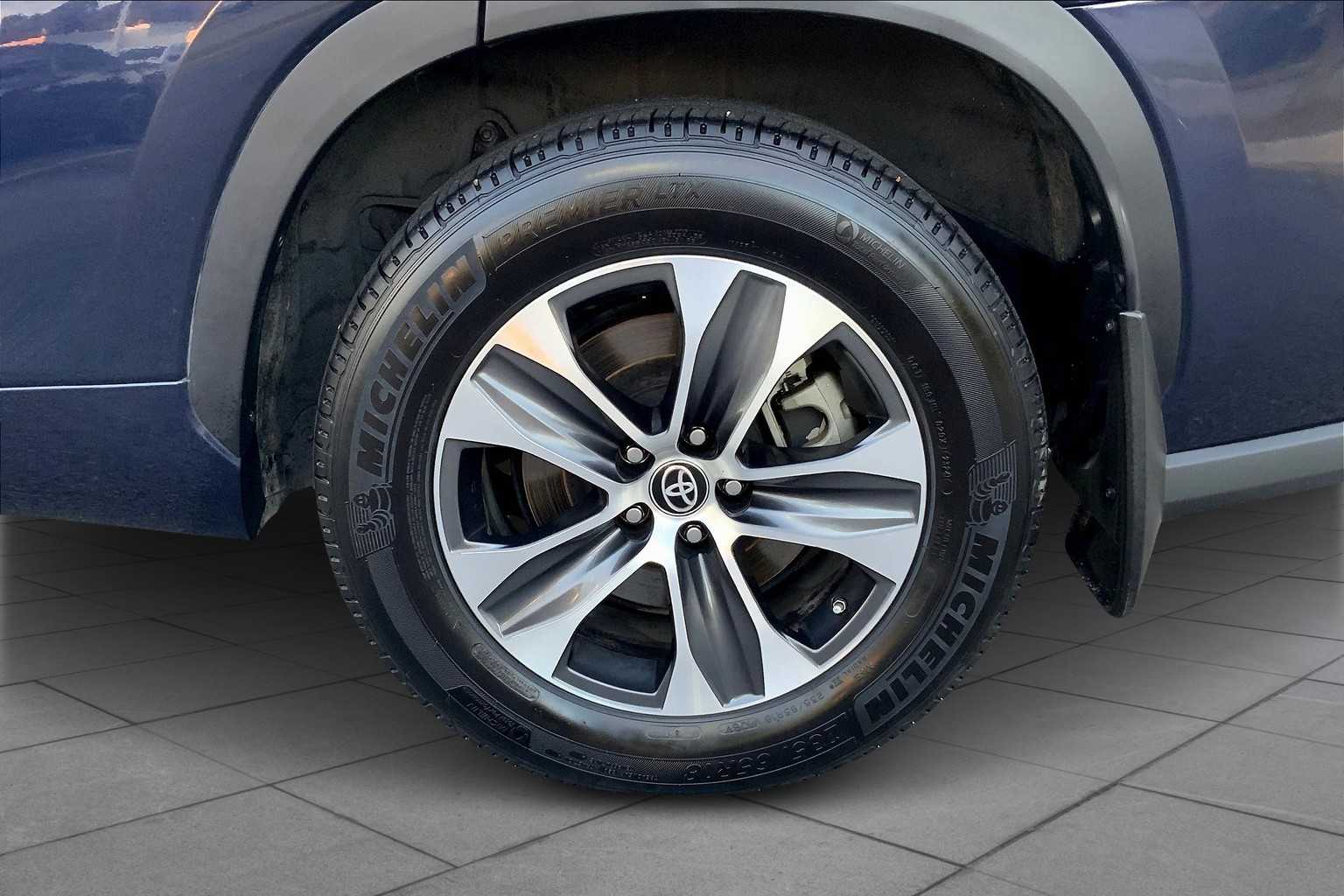 2023 Toyota Highlander XLE photo 10