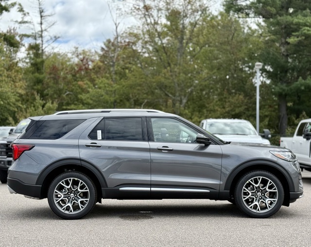 2025 Ford Explorer Platinum photo 3