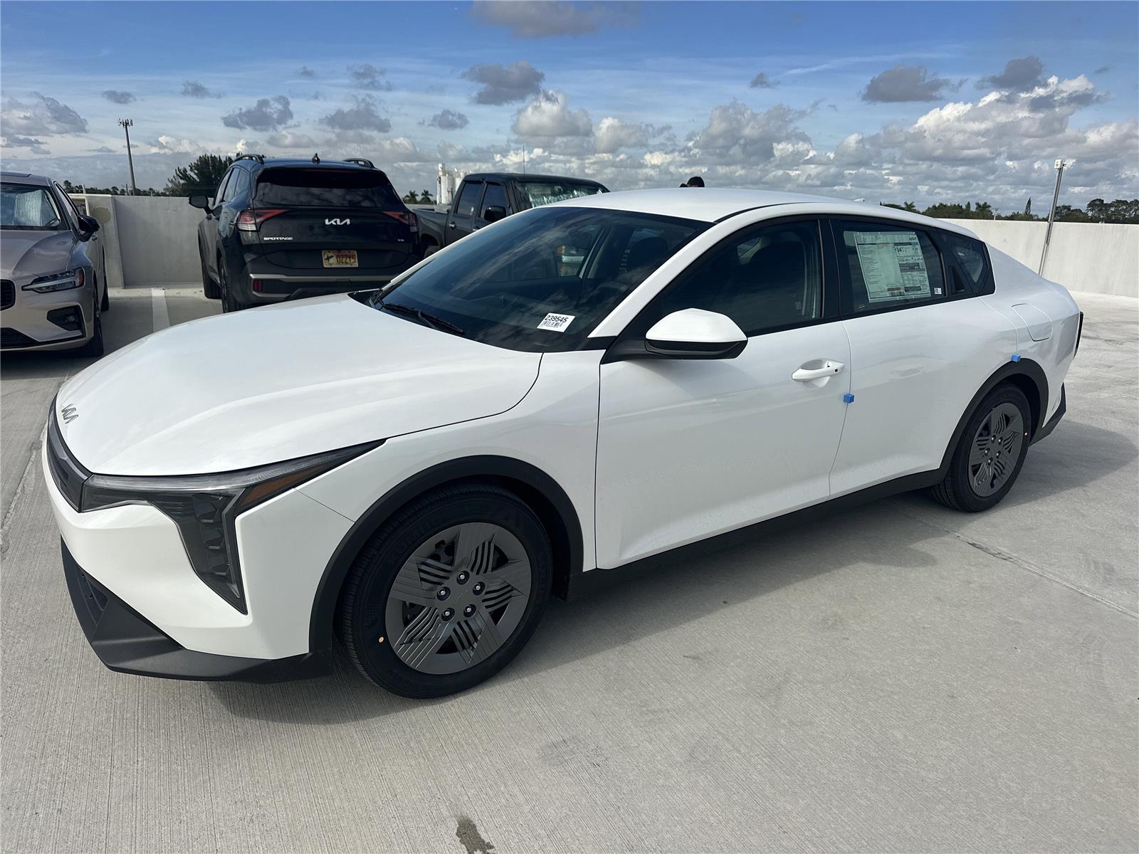 2025 Kia K4 LX's photo