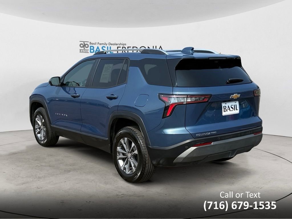 2025 Chevrolet Equinox LT photo 2