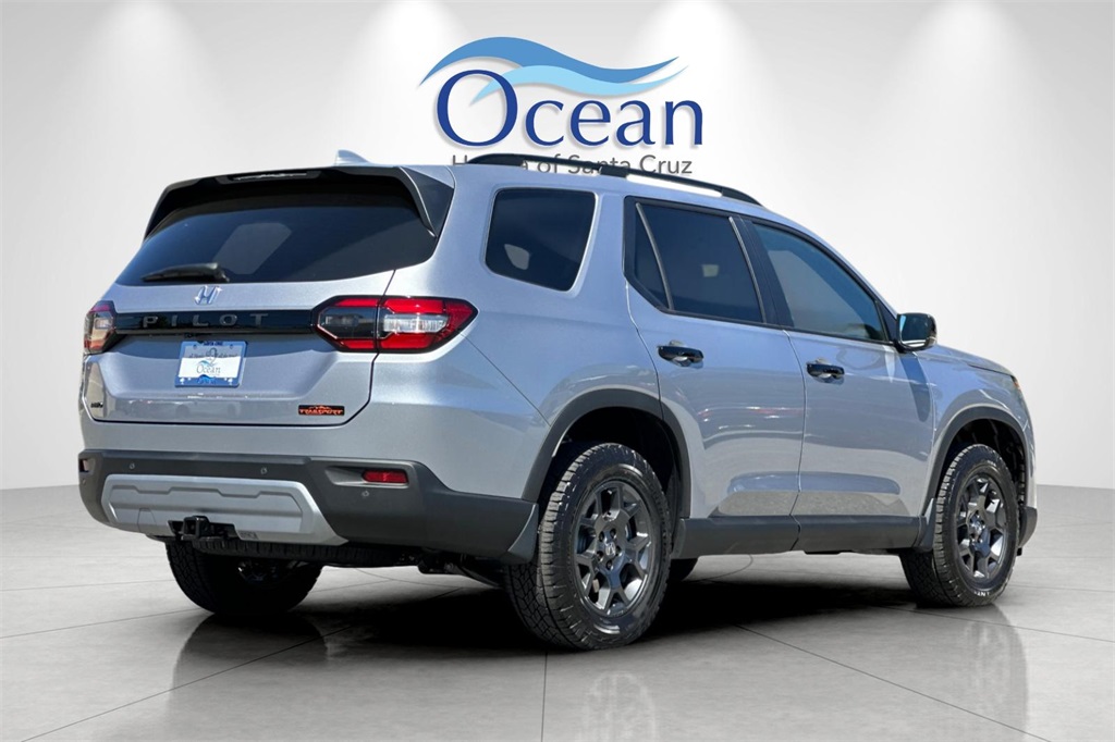 2025 Honda Pilot TrailSport photo 2