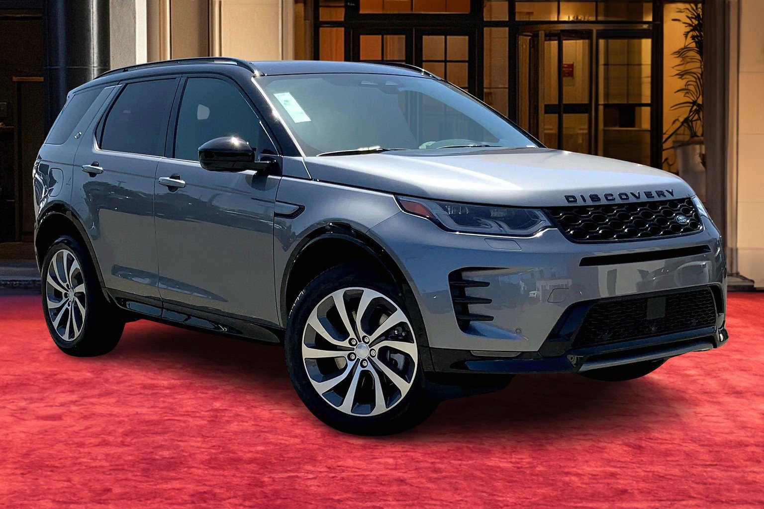 2025 Land Rover Discovery Sport Dynamic SE photo 2