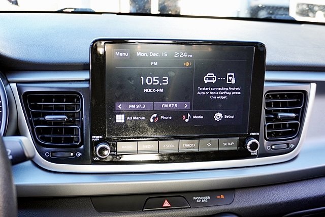 Used 2022 Black Kia S image 22