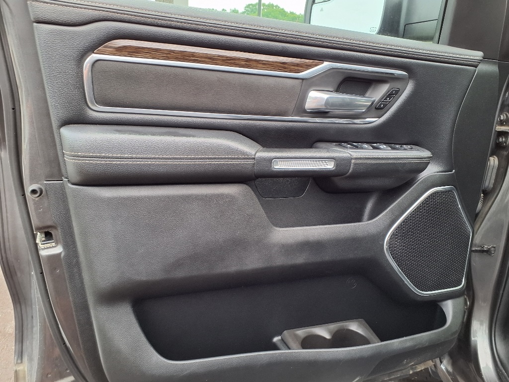 2019 Ram 1500 Laramie photo 10