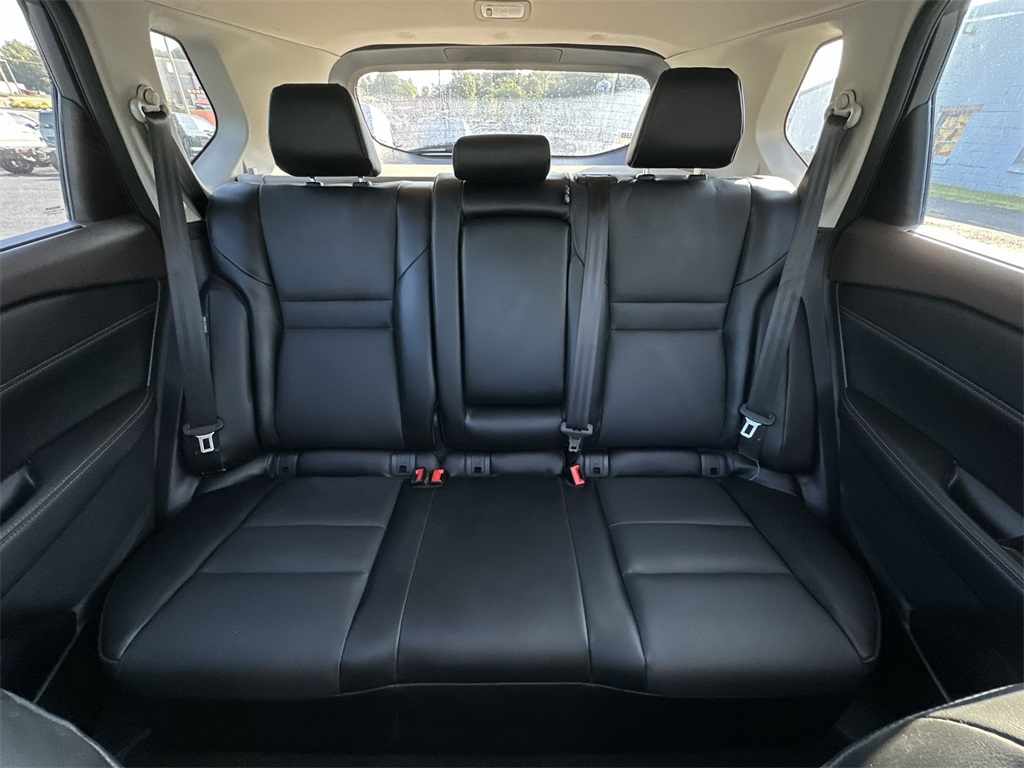 2021 Nissan Rogue SV photo 22