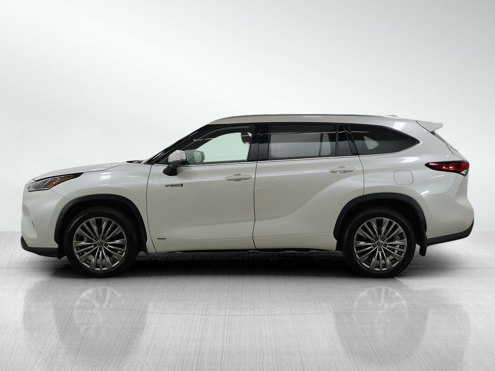 Used 2021 Toyota Highlander Platinum with VIN 5TDEBRCHXMS042863 for sale in Bloomington, Minnesota