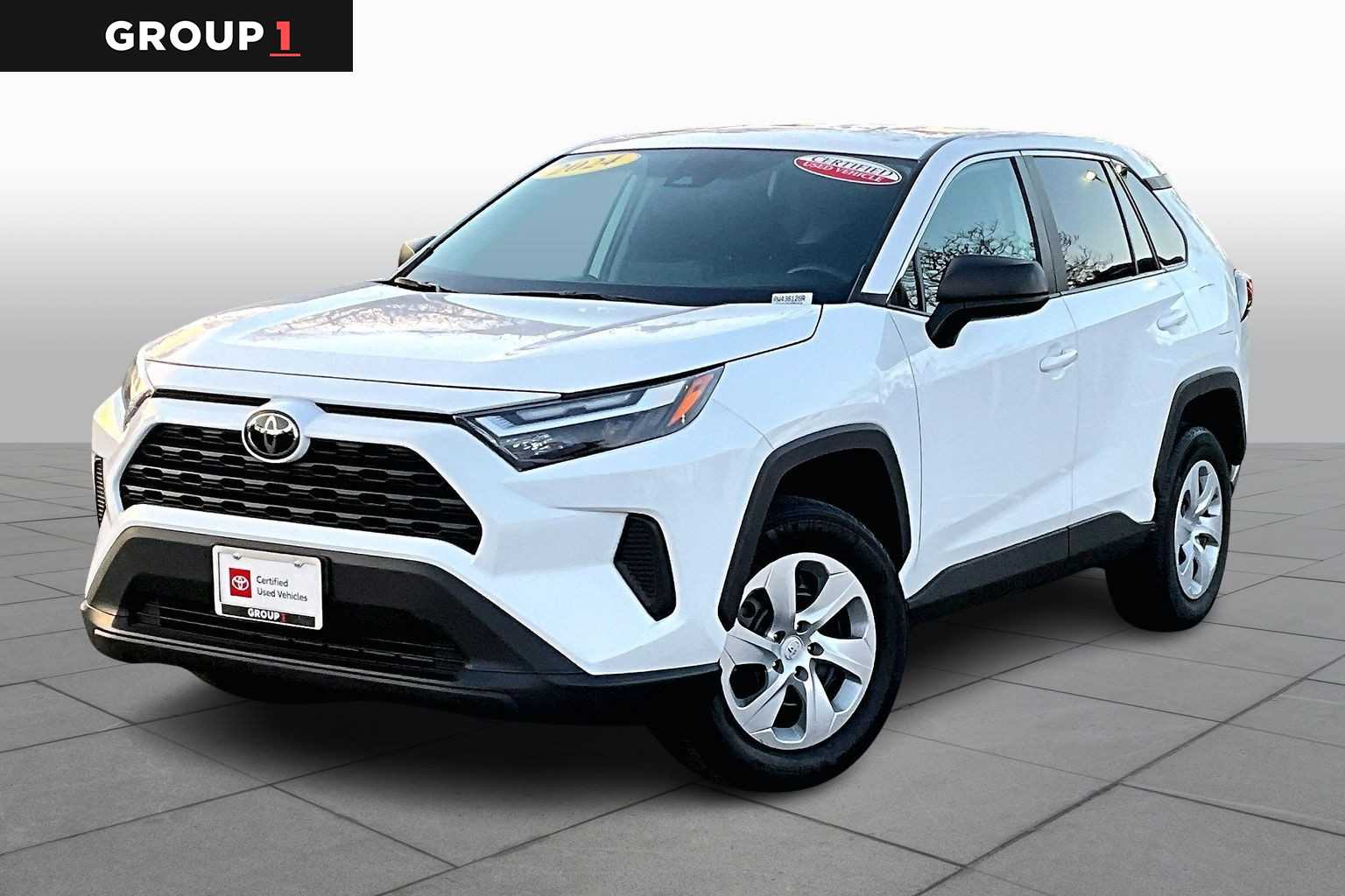 2024 Toyota RAV4 LE's photo
