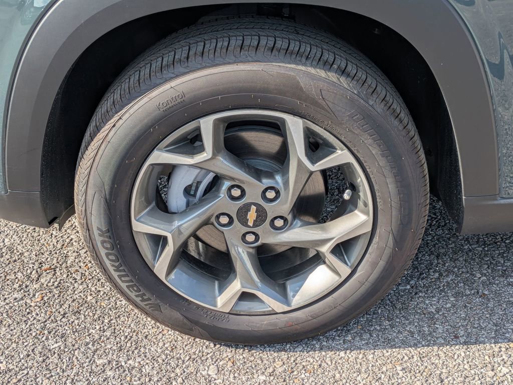 2025 Chevrolet Trax LT photo 9
