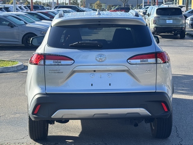 2023 Toyota Corolla Cross LE photo 4