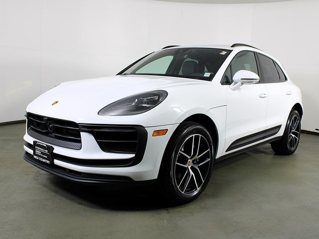 2025 Porsche Macan's photo