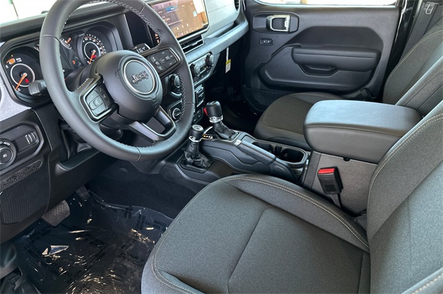 2025 Jeep Wrangler Willys photo 2