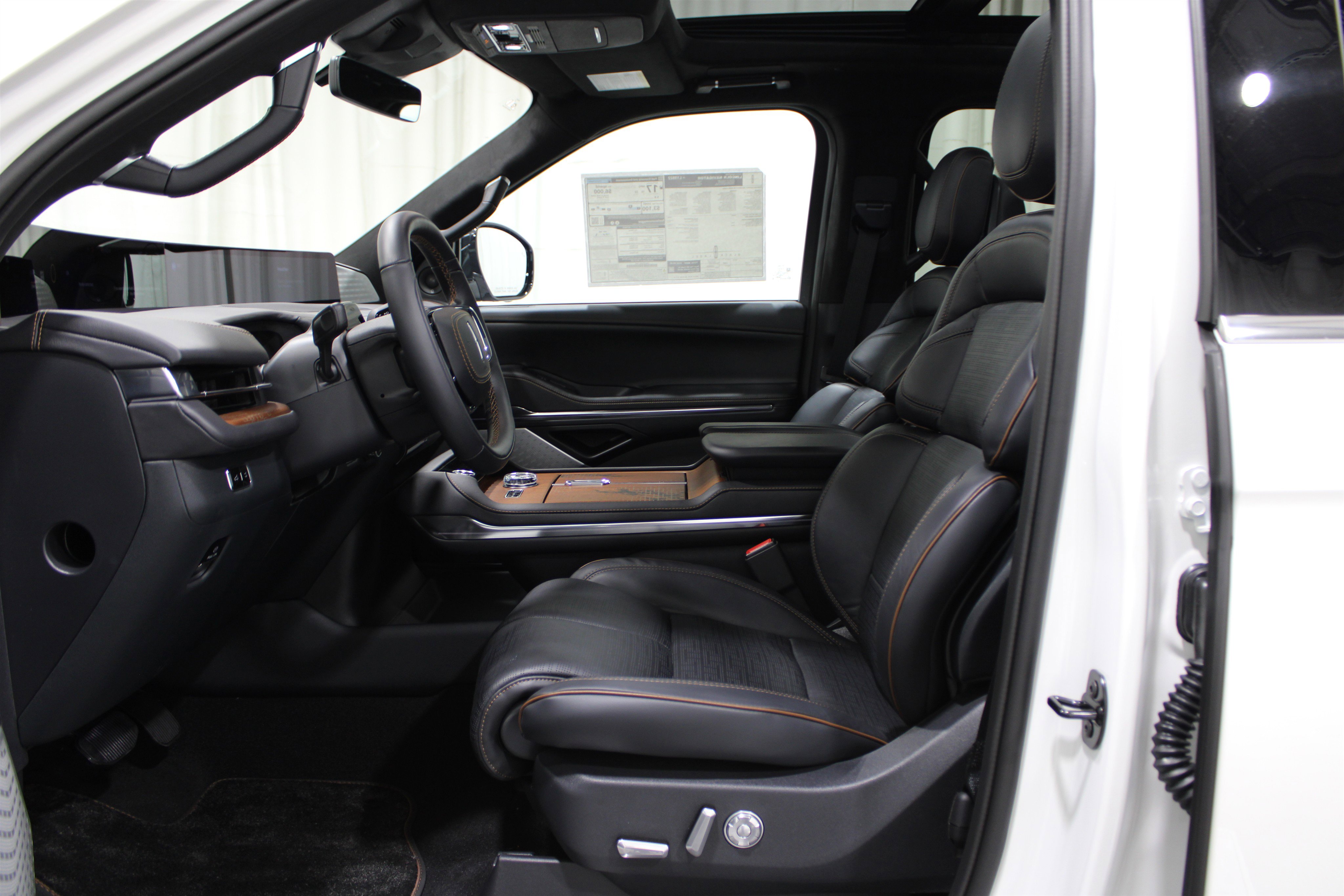 2025 Lincoln Navigator Black Label photo 3