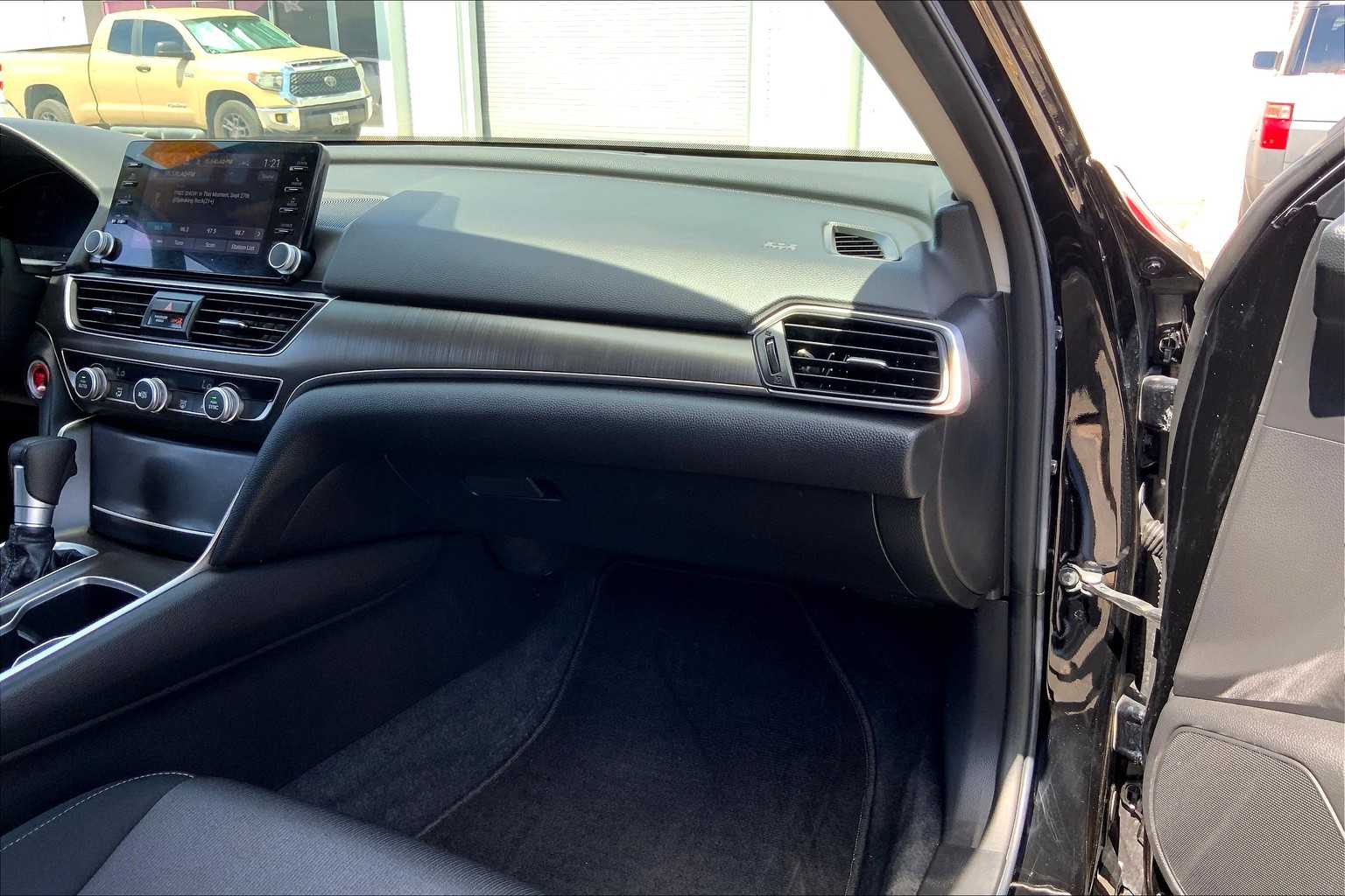 2022 Honda Accord LX photo 16