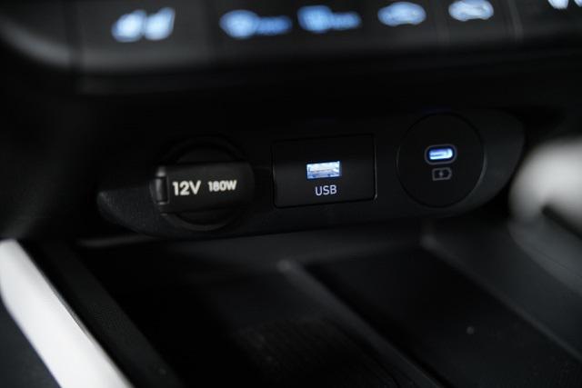 2025 Hyundai Elantra Hybrid Limited photo 12