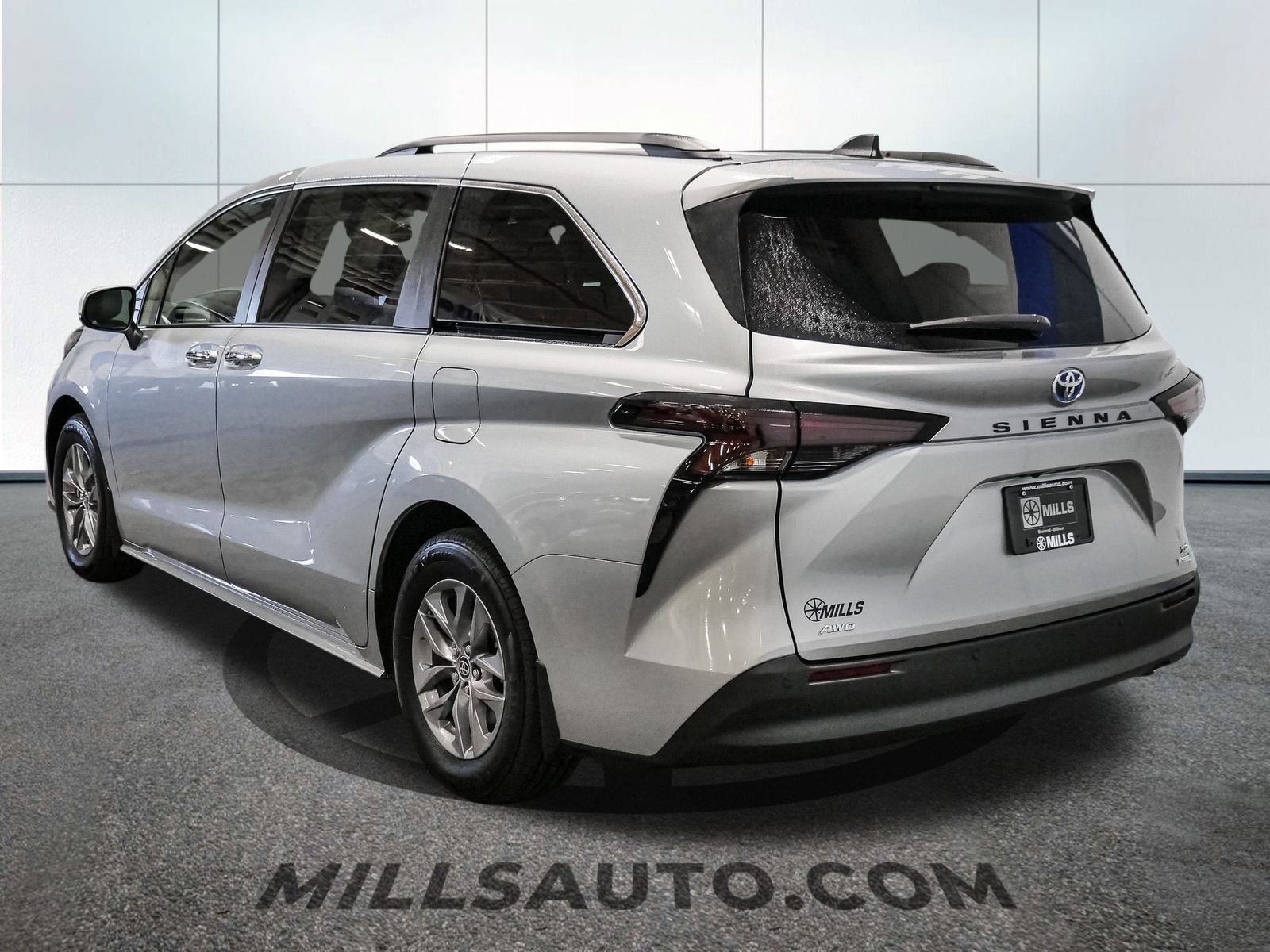 2024 Toyota Sienna XLE photo 4