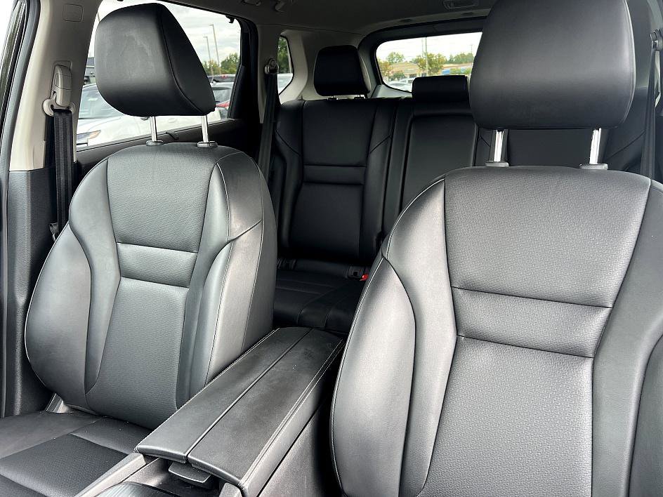 2022 Nissan Rogue SV photo 13