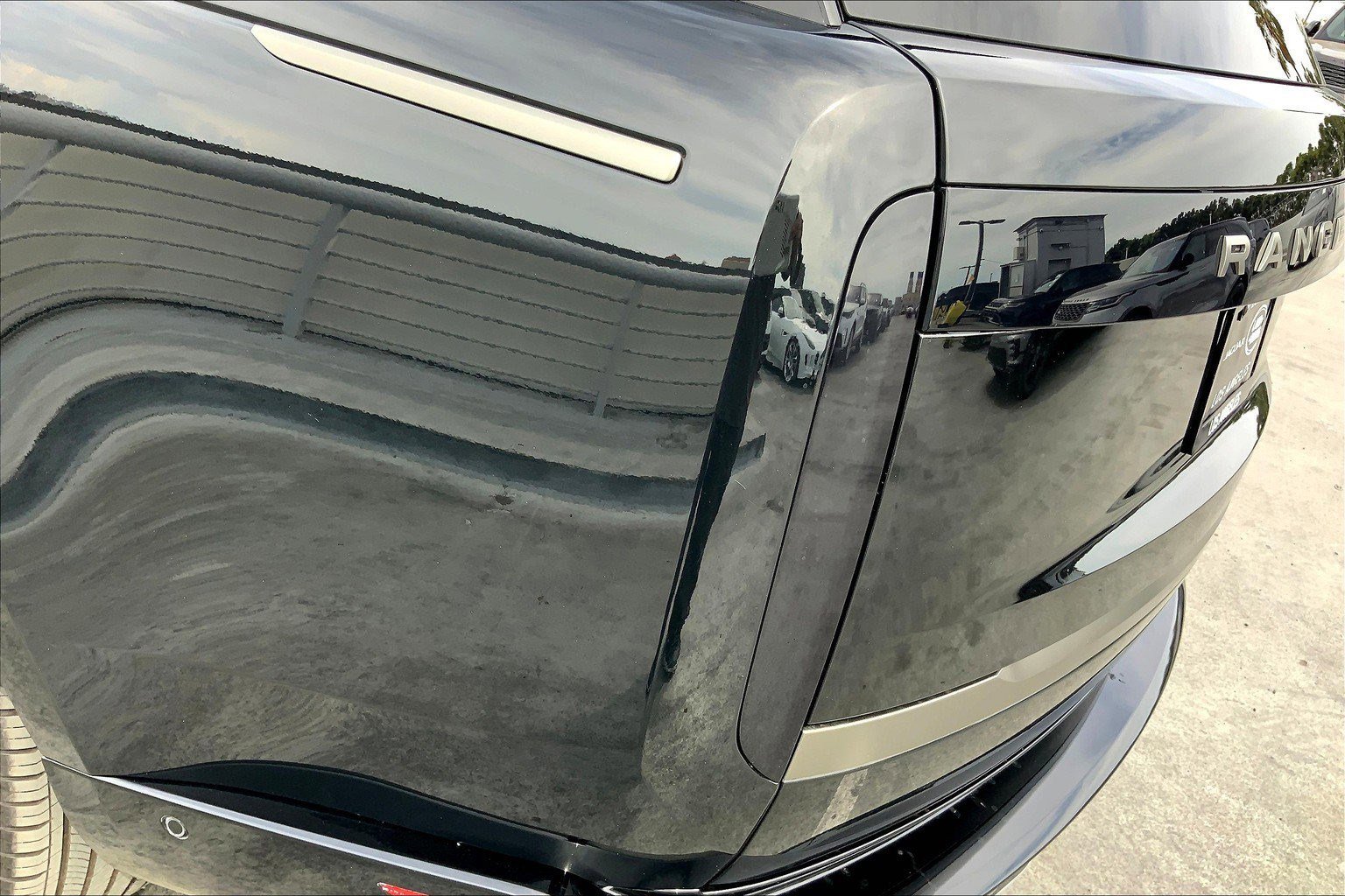 2023 Land Rover Range Rover SE photo 24