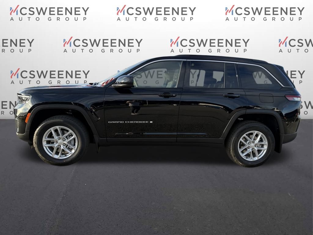 2025 Jeep Grand Cherokee Laredo photo 2