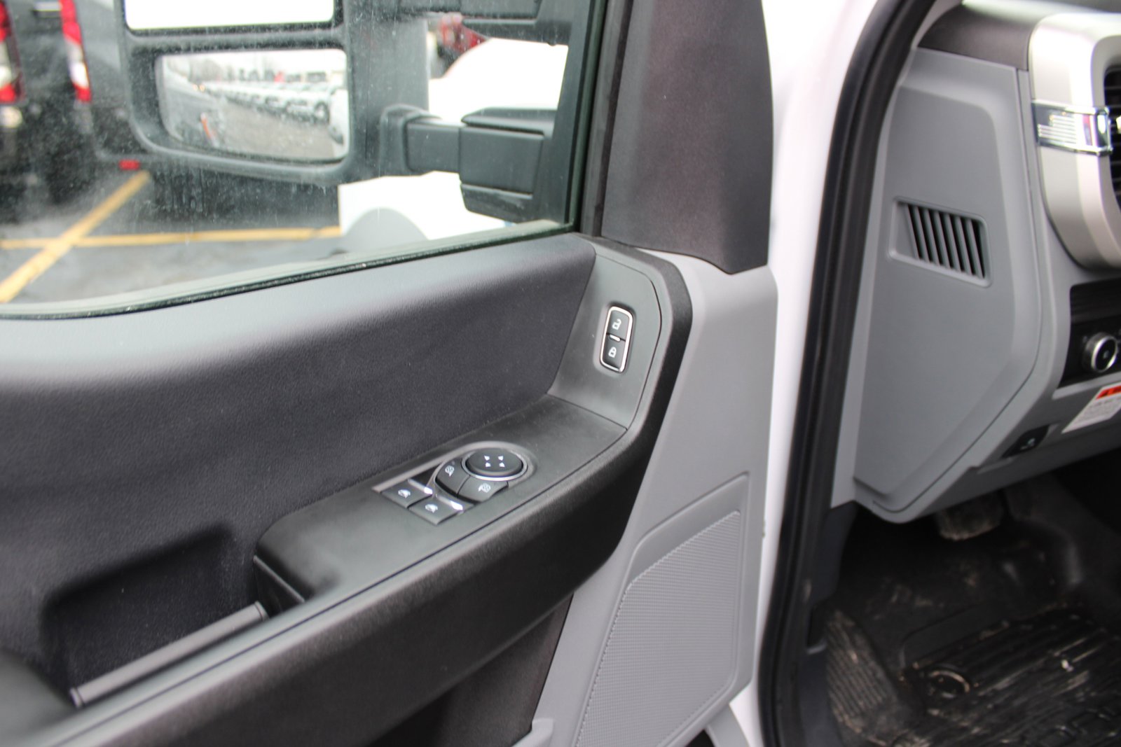 2023 FORD F-450 - Image 30