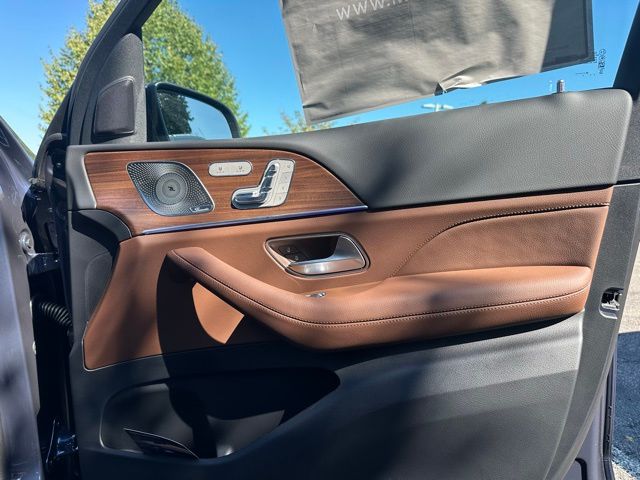2026 Mercedes Benz GLS 450 4MATIC photo 24