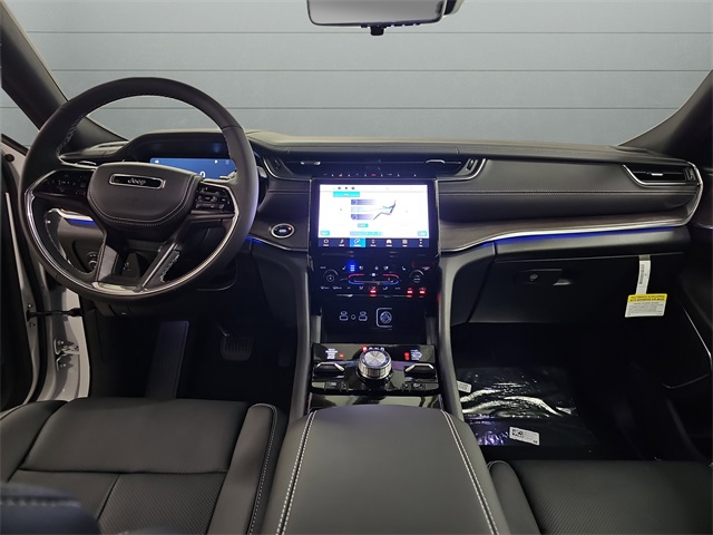 2025 Jeep Grand Cherokee Overland photo 14