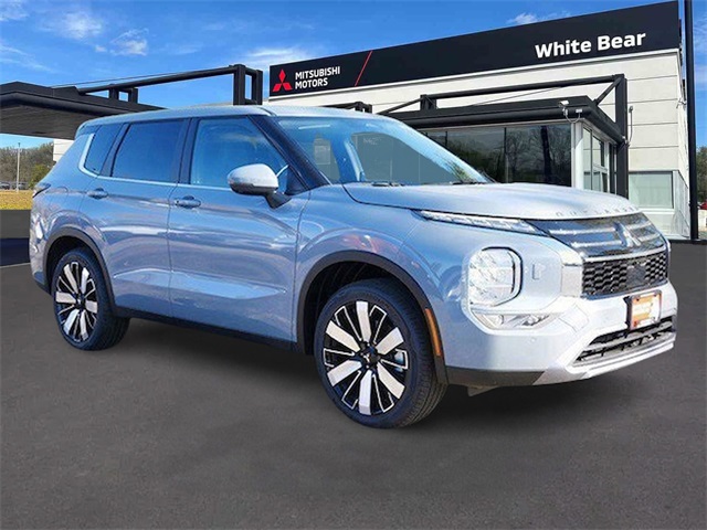 2025 Mitsubishi Outlander SE's photo