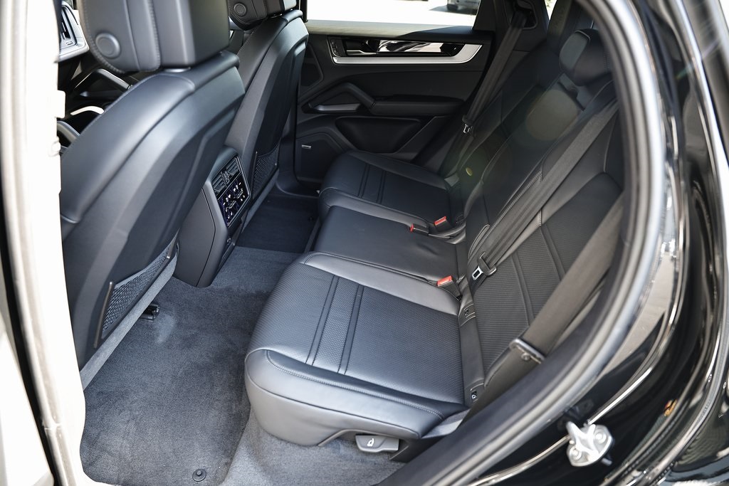 2026 Porsche Cayenne Coupe Base photo 24