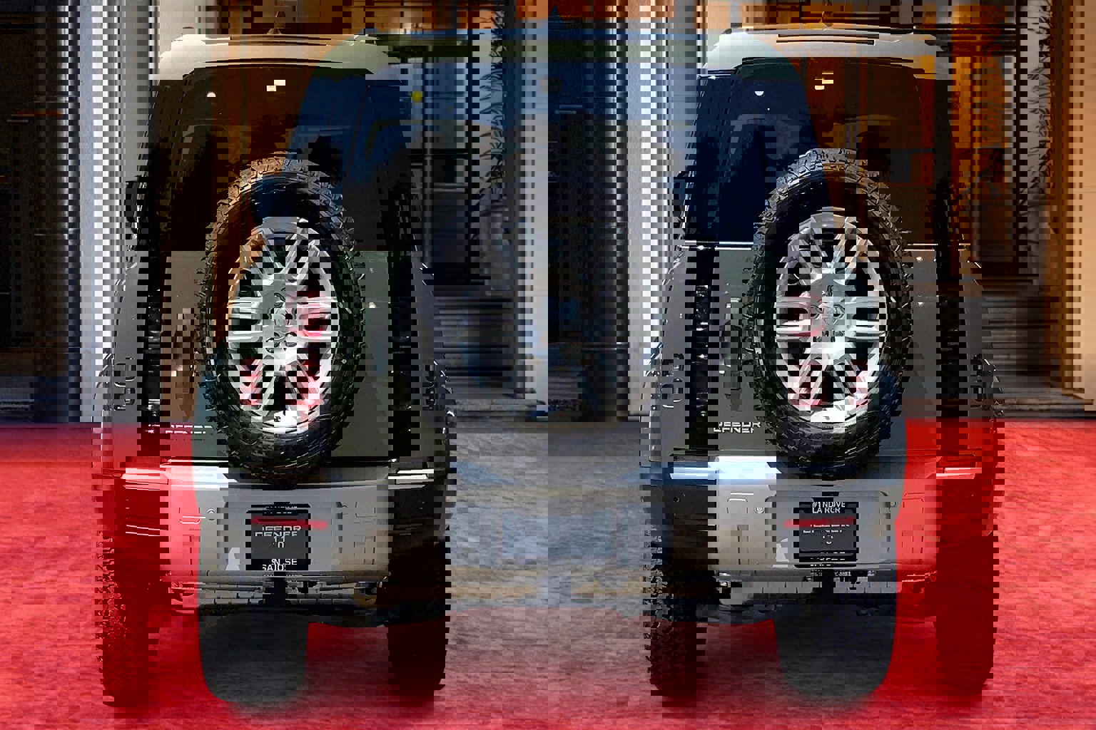 2025 Land Rover Defender 110 S photo 4