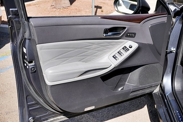 2019 Toyota Avalon Limited photo 21