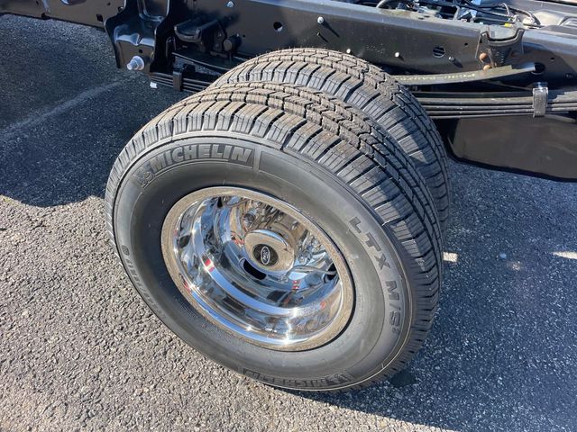 2025 Ford F-350 photo 4