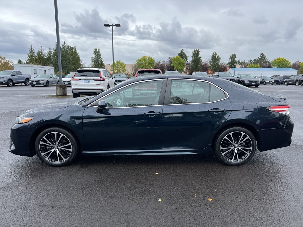 2020 Toyota Camry SE photo 4