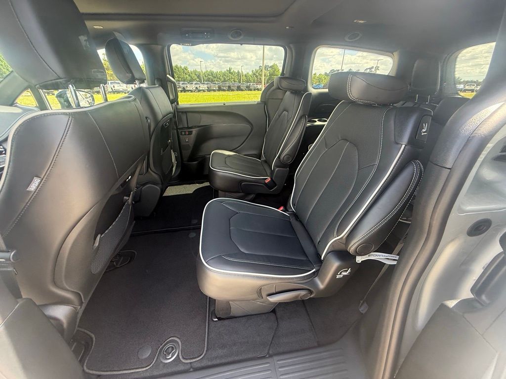 2026 Chrysler Pacifica Limited photo 22