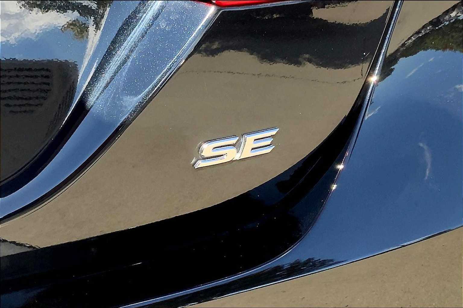 2023 Toyota Camry SE photo 9