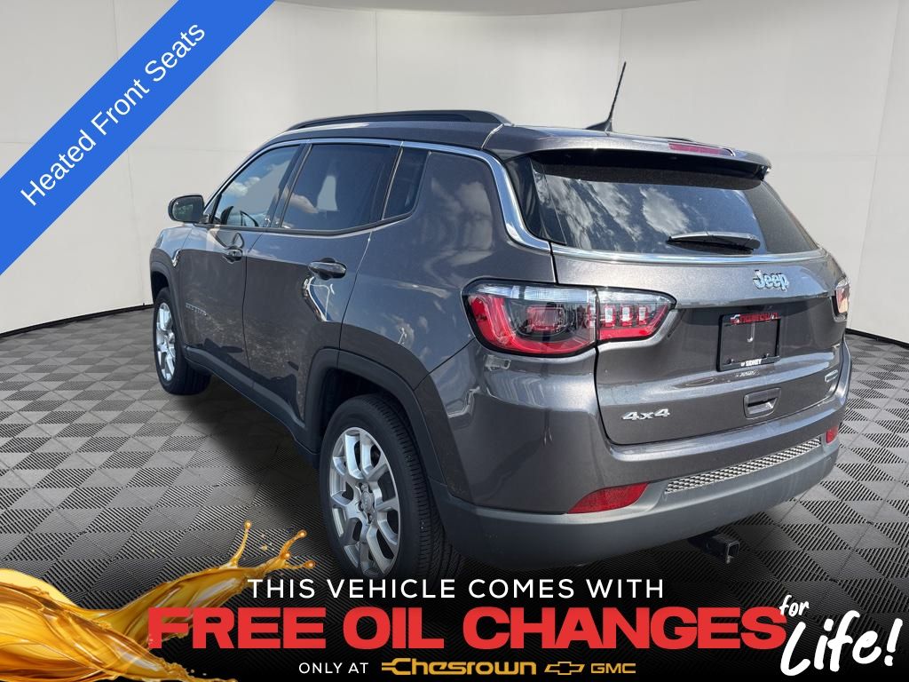 2023 Jeep Compass Latitude Lux photo 2