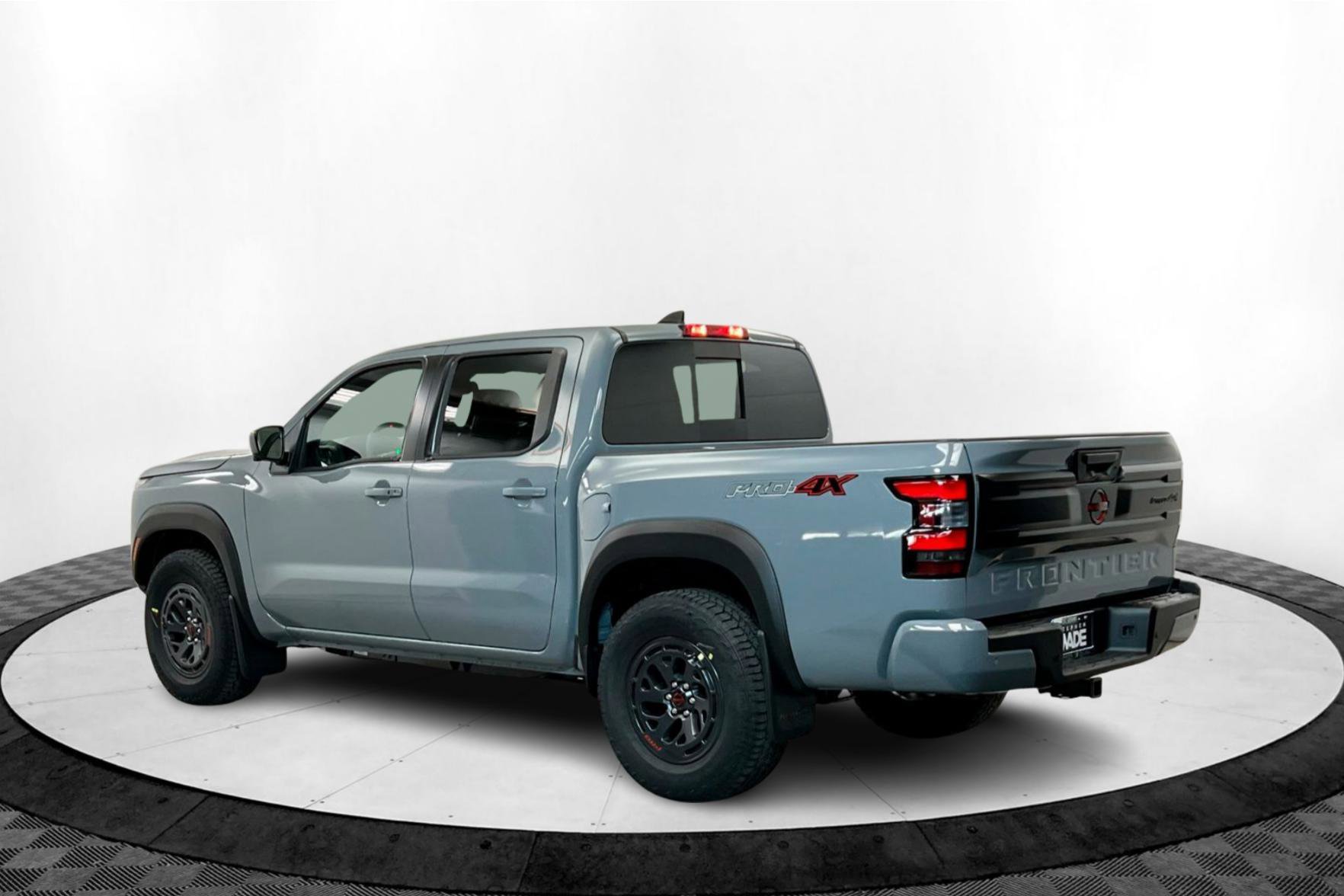 2025 Nissan Frontier PRO-4X photo 3