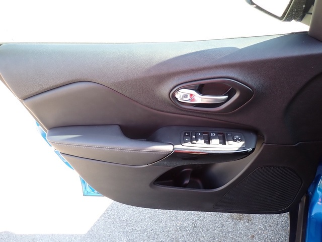 2023 Jeep Cherokee Altitude photo 13