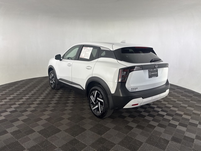 2025 Nissan Kicks SV photo 2