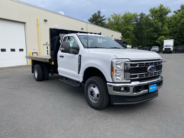 2025 Ford F-350 Super Duty Chassis Cab XL's photo