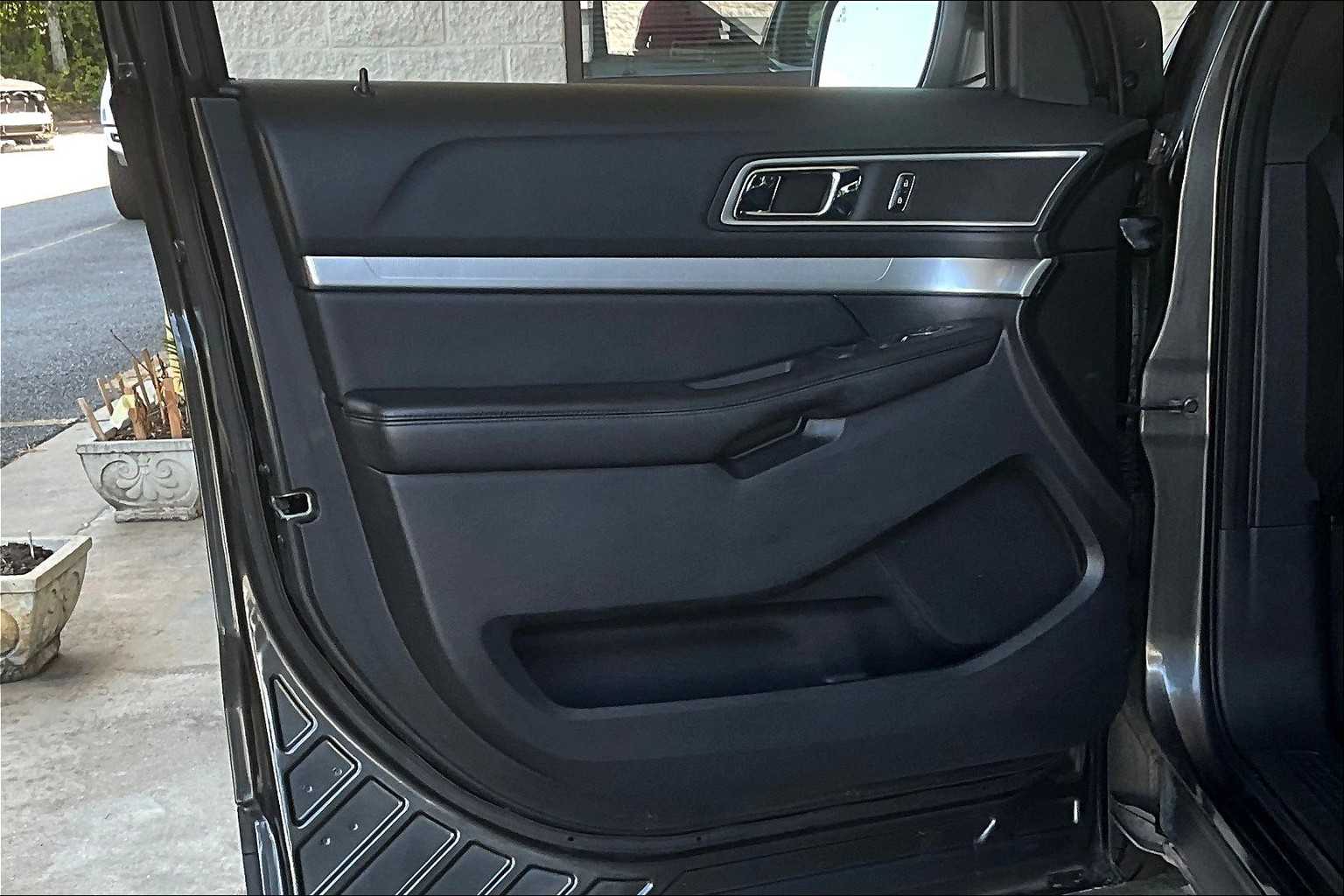 2017 Ford Explorer XLT photo 20