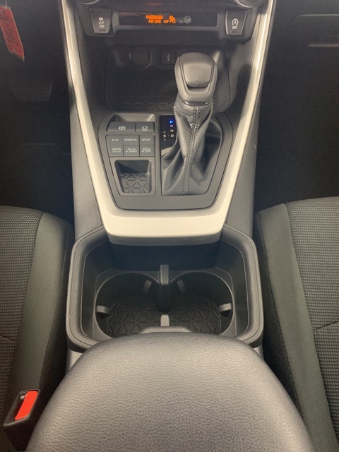 2022 Toyota RAV4 LE photo 18