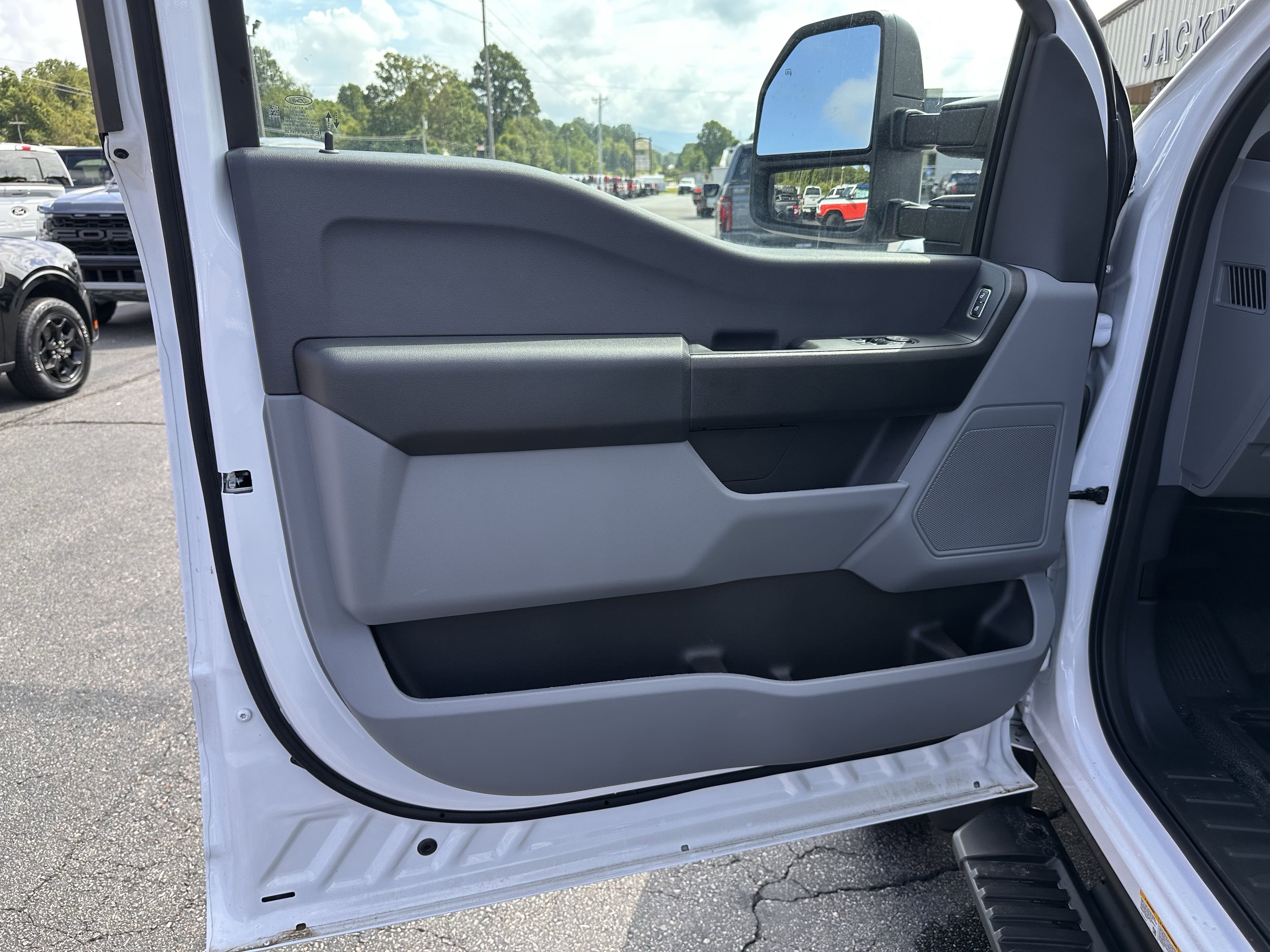 2024 Ford F-550 XL photo 2