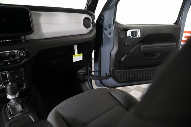 2025 Jeep Gladiator photo 22