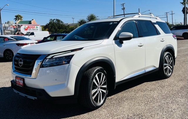 2023 Nissan Pathfinder Platinum photo 3