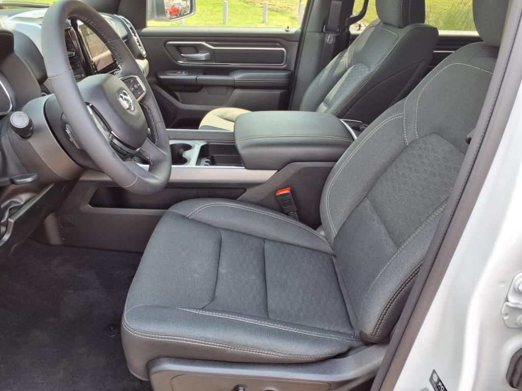 2025 RAM 1500 - Image 9