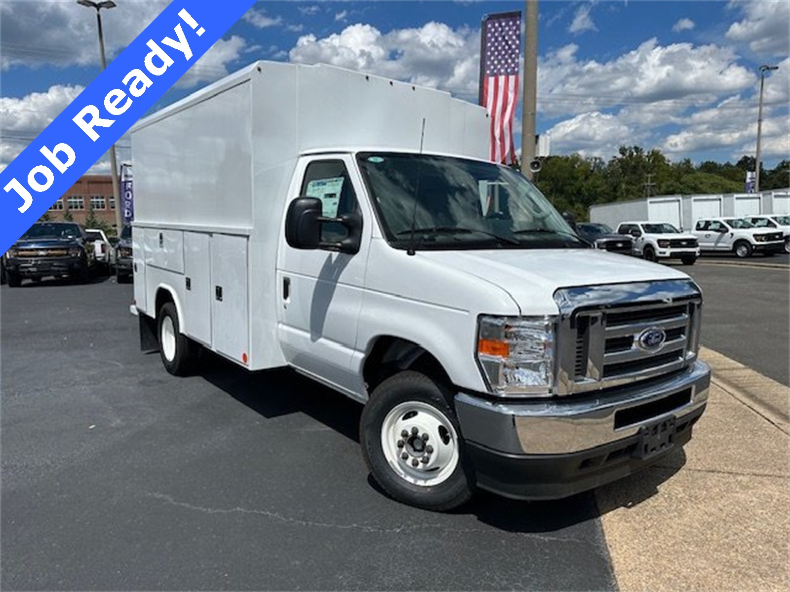 2025 Ford E-Series Cutaway Base's photo