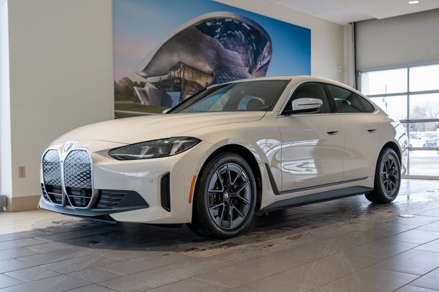 2025 BMW i4 40's photo