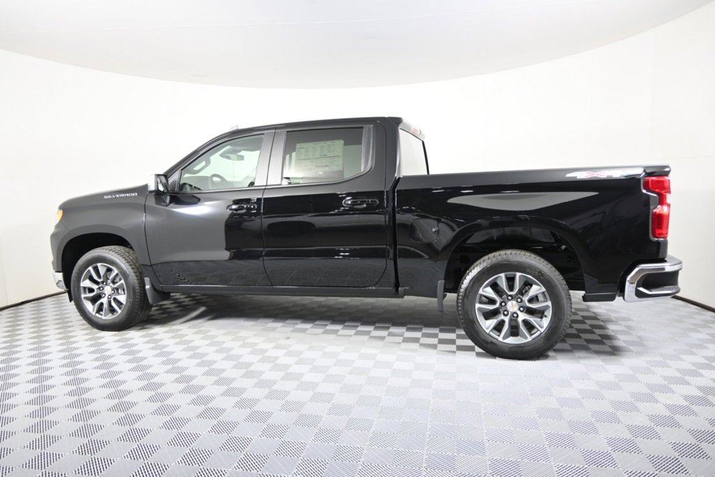 2025 Chevrolet Silverado 1500 LT photo 3