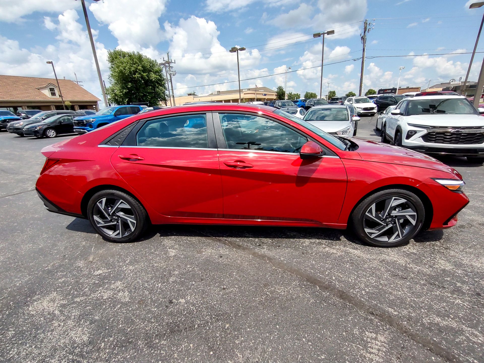 2025 Hyundai Elantra Limited photo 15